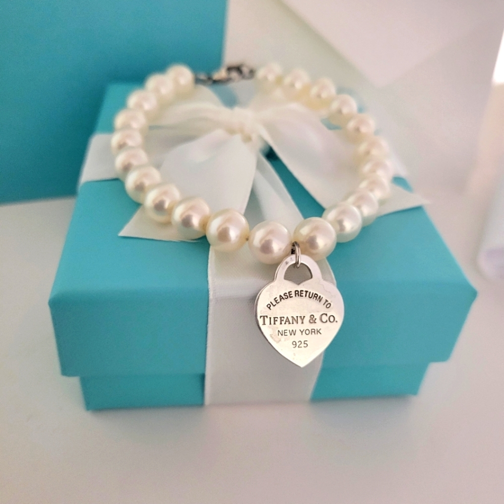 Tiffany & Co 8mm Pearl RTT Heart Tag Bracelet 7.75 Inches Long RETIRED